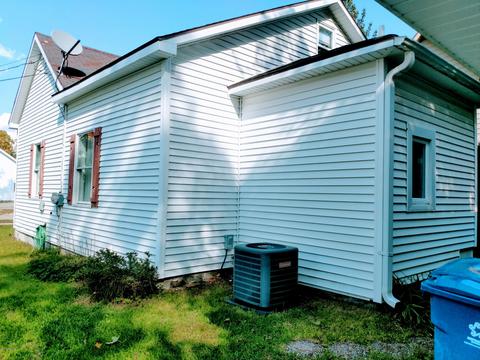 109 E Center St, Belding, MI 48809 photo 3