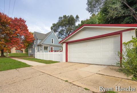 504 N Bridge St, Belding, MI 48809 photo 3