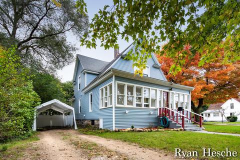 504 N Bridge St, Belding, MI 48809 photo 2