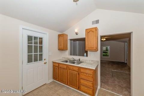 222 Irving St, Belding, MI 48809 photo 17