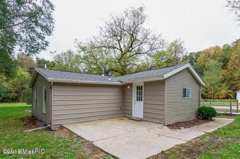 222 Irving St, Belding, MI 48809 photo 5