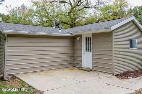 222 Irving St, Belding, MI 48809 photo 4