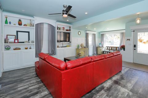 306 Exchange St, Marshall, MI 49068 photo 4