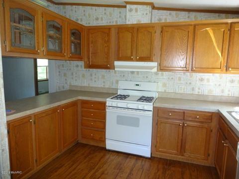 8532 N Warner, Bitely, MI 49309 photo 9