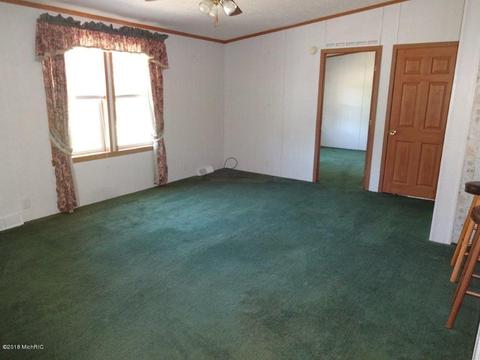 8532 N Warner, Bitely, MI 49309 photo 3
