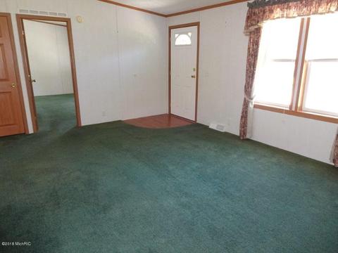 8532 N Warner, Bitely, MI 49309 photo 2