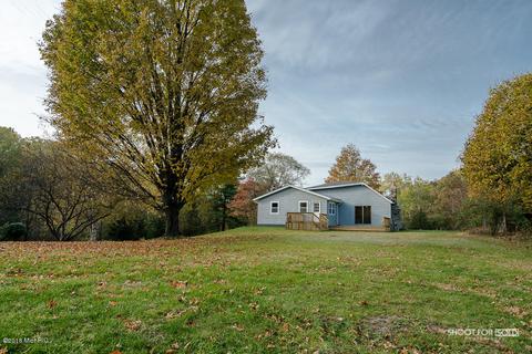 8665 Bennett St SE, Ada, MI 49301 photo 3