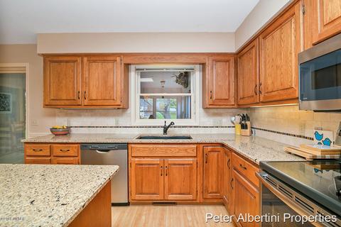 7705 Kirkwall Dr SE, Ada, MI 49301 photo 9