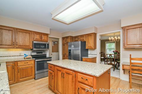 7705 Kirkwall Dr SE, Ada, MI 49301 photo 10