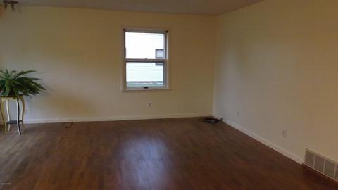 709 N State St, Belding, MI 48809 photo 4
