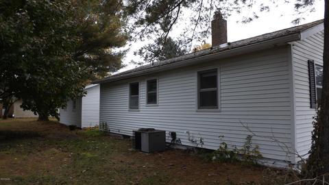 709 N State St, Belding, MI 48809 photo 2