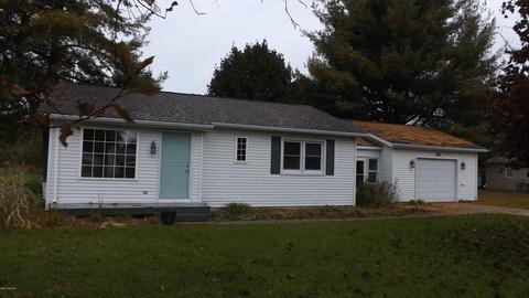 709 N State St, Belding, MI 48809 photo 1