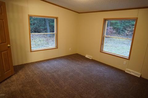2197 E Cedar St, Newaygo, MI 49337 photo 9