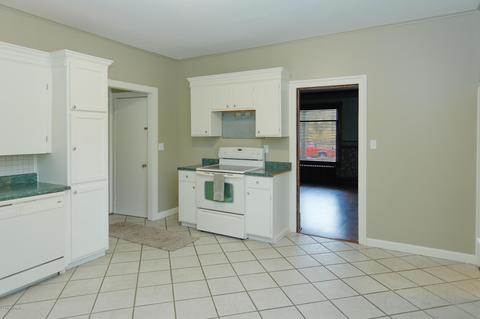 321 E Hughes St, Marshall, MI 49068 photo 10