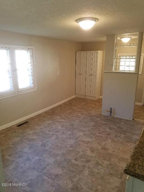 111 E Pierce St, Coldwater, MI 49036 photo 4