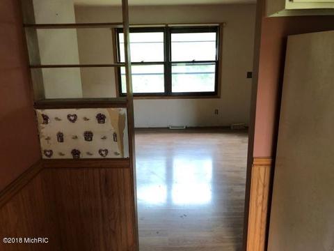 615 Merrick St, Belding, MI 48809 photo 8