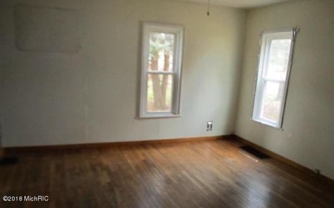 712 West St, Three Rivers, MI 49093 photo 4