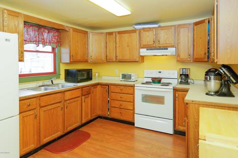113 Colfax St, Plainwell, MI 49080 photo 9