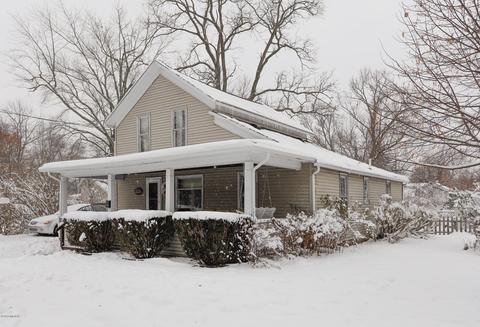 113 Colfax St, Plainwell, MI 49080 photo 2