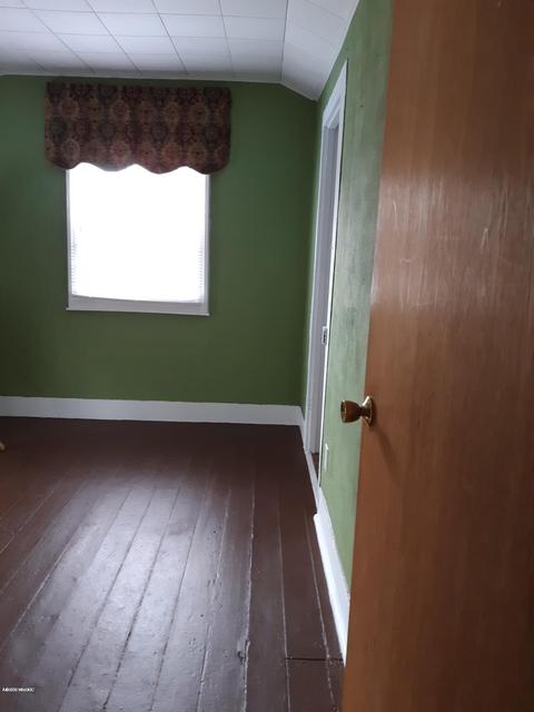 816 E Spring St, Whitehall, MI 49461 photo 16