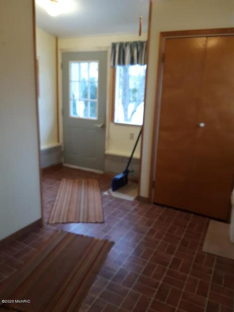 816 E Spring St, Whitehall, MI 49461 photo 4