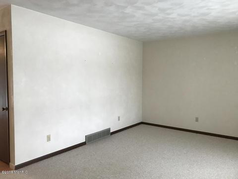 1035 Rose St, Marshall, MI 49068 photo 4