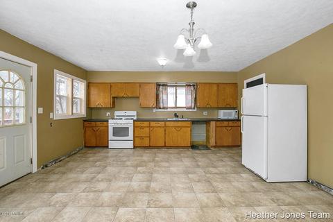 521 Root St, Belding, MI 48809 photo 3