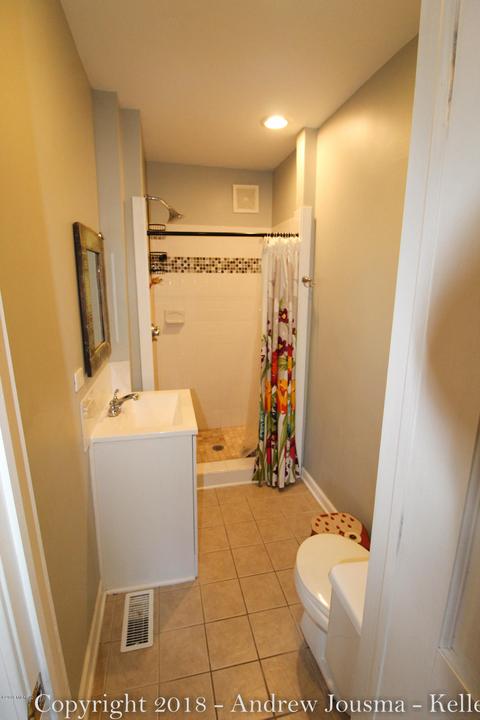 809 High St SE, Lowell, MI 49331 photo 8