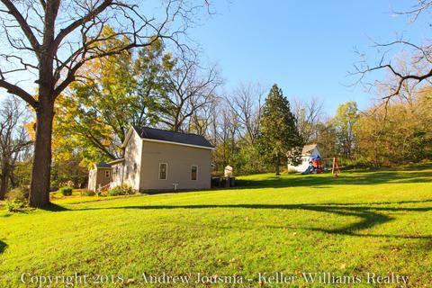 809 High St SE, Lowell, MI 49331 photo 2