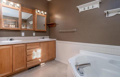 1096 5th St, Plainwell, MI 49080 photo 10