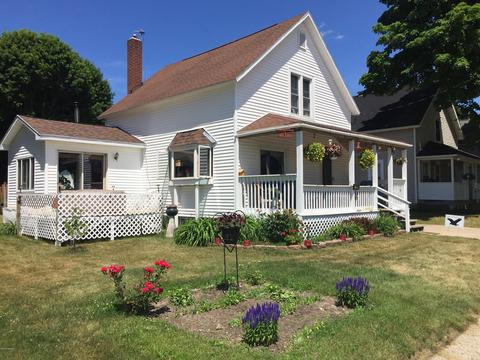 409 E Main St, Marion, MI 49665 photo 1