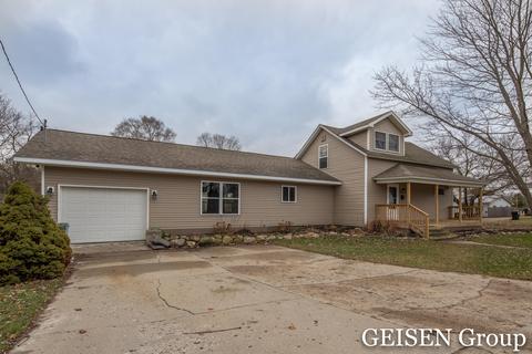 419 W Center St, Belding, MI 48809 photo 2