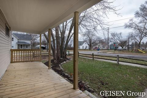 419 W Center St, Belding, MI 48809 photo 3