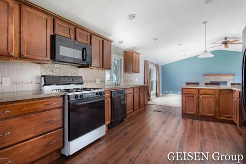 419 W Center St, Belding, MI 48809 photo 6