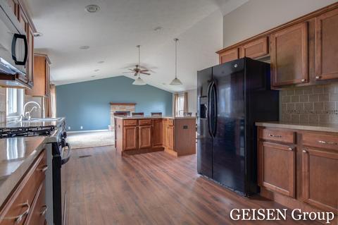 419 W Center St, Belding, MI 48809 photo 7