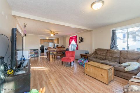 616 Hambrook St, Belding, MI 48809 photo 4