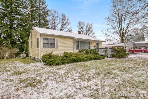 408 Ranney St, Belding, MI 48809 photo 2
