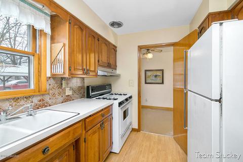 408 Ranney St, Belding, MI 48809 photo 8