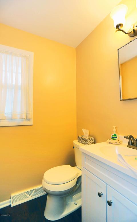 7499 Sheffield Dr SE, Ada, MI 49301 photo 22