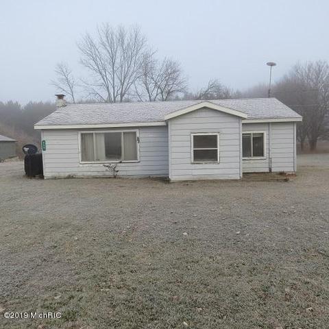 359 E Klees Rd, Stanton, MI 48888 photo 1