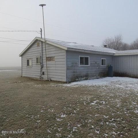 359 E Klees Rd, Stanton, MI 48888 photo 2