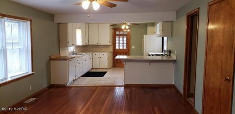 701 E Main St, Ionia, MI 48846 photo 4
