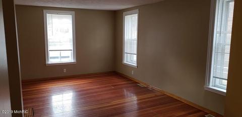 701 E Main St, Ionia, MI 48846 photo 11
