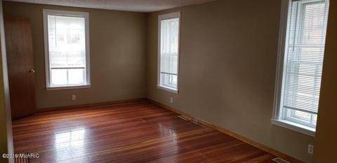 701 E Main St, Ionia, MI 48846 photo 10