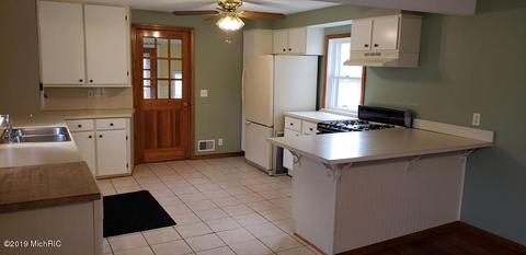 701 E Main St, Ionia, MI 48846 photo 5