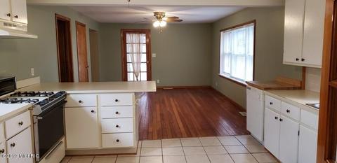 701 E Main St, Ionia, MI 48846 photo 9