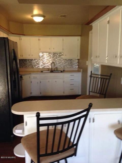 302 Hillview St, Buchanan, MI 49107 photo 9