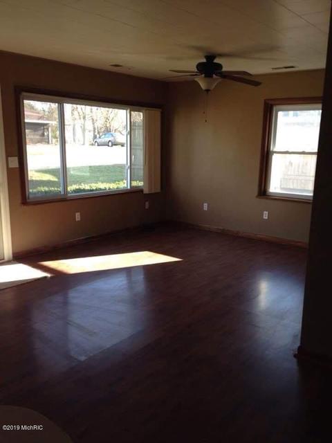 302 Hillview St, Buchanan, MI 49107 photo 3