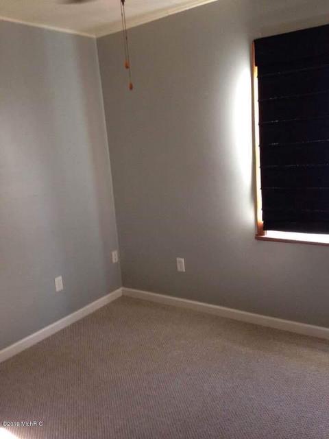 302 Hillview St, Buchanan, MI 49107 photo 13