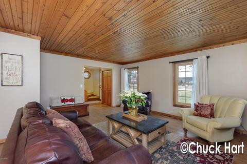 61 W Chamberlain Ct, Grant, MI 49327 photo 8